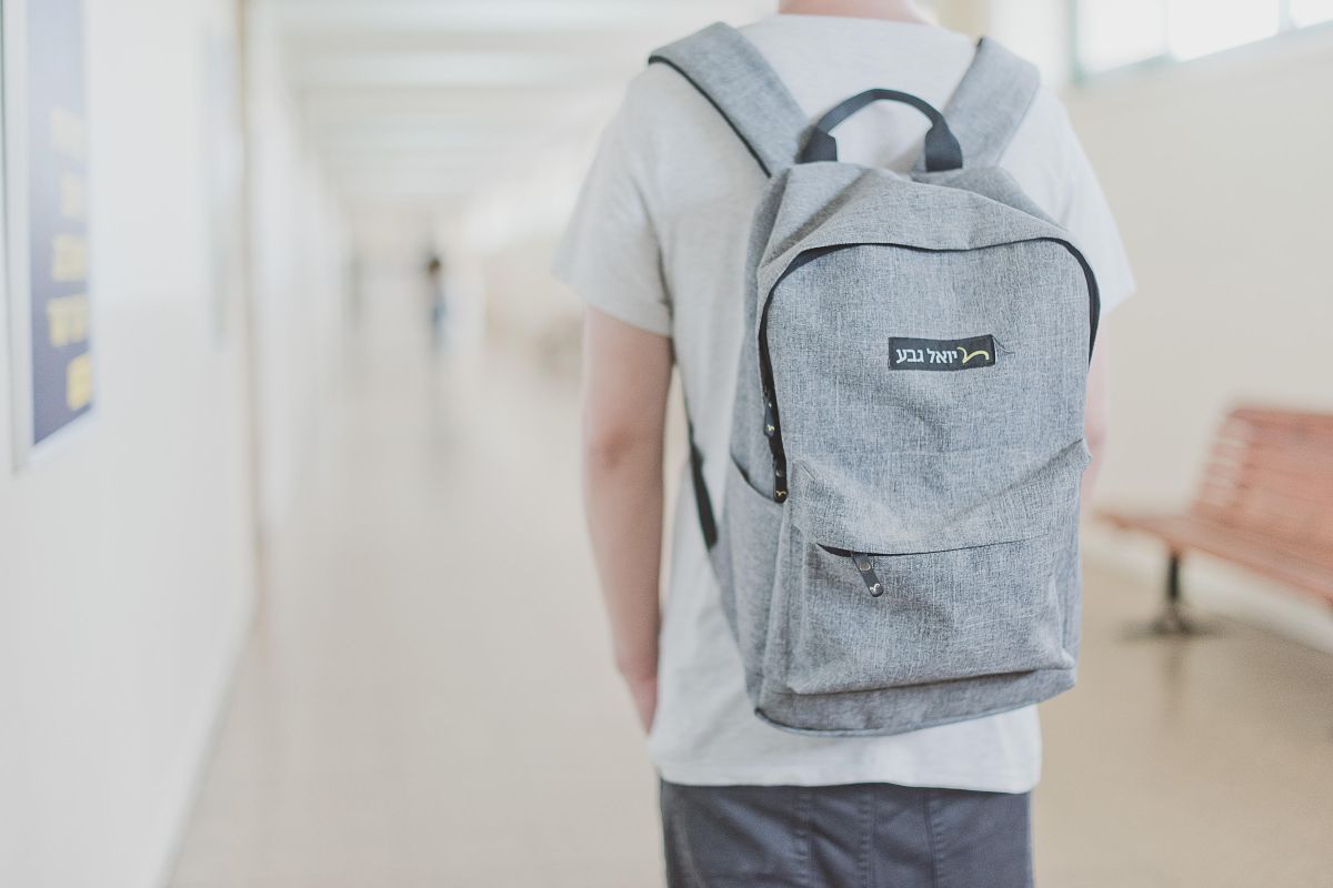 שפיצים באנגלית? ביואל גבע מחפשים אתכם