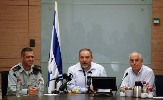 ליברמן מונע מקצינים להופיע בדיונים של הכנסת