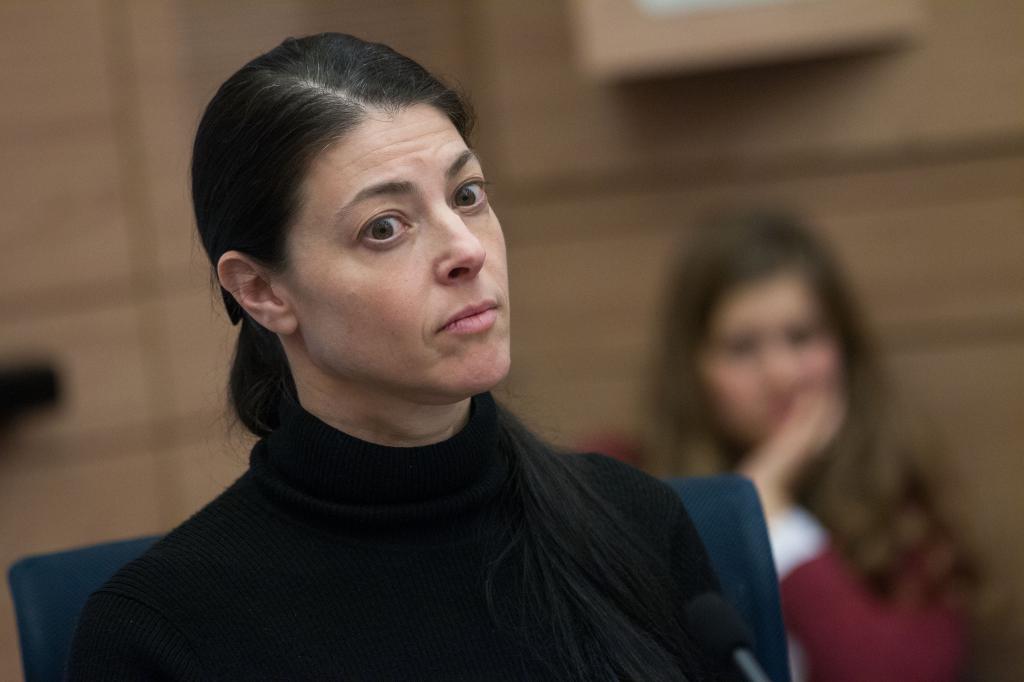 צפו: נאום 'ההורמונים ההוריים' של מרב מיכאלי