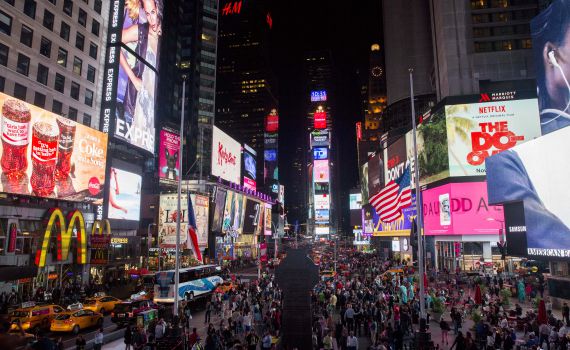 הערב: הטיימס סקוור יצבע בכחול ולבן