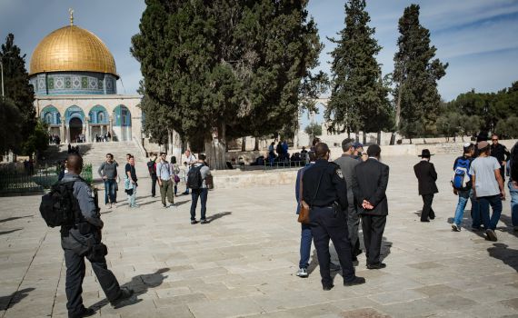 בלבוש אזרחי: שוטרים סיירו בהר הבית לקראת הרמדאן