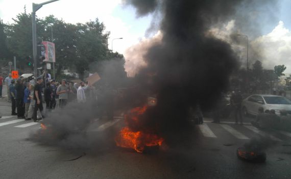 פינוי נתיב האבות: עשרות חוסמים את הכניסה לי-ם