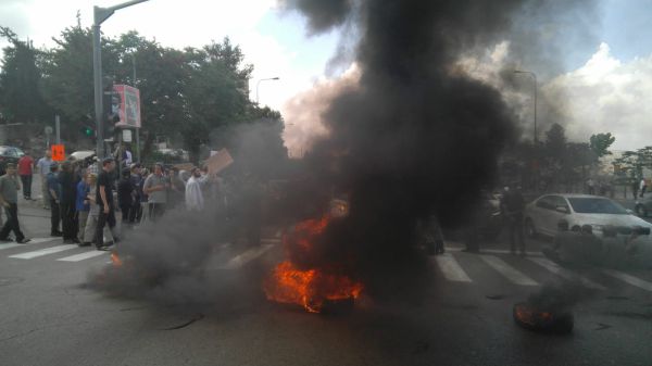 פינוי נתיב האבות: עשרות חוסמים את הכניסה לי-ם