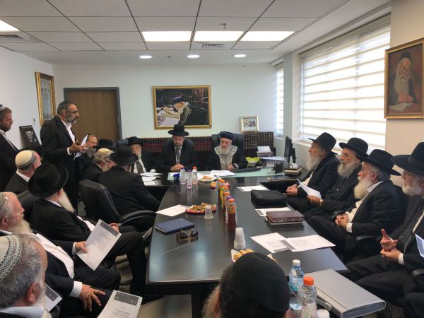 הרבנים הראשיים ורבנים סרוגים נגד ועדת ניסים