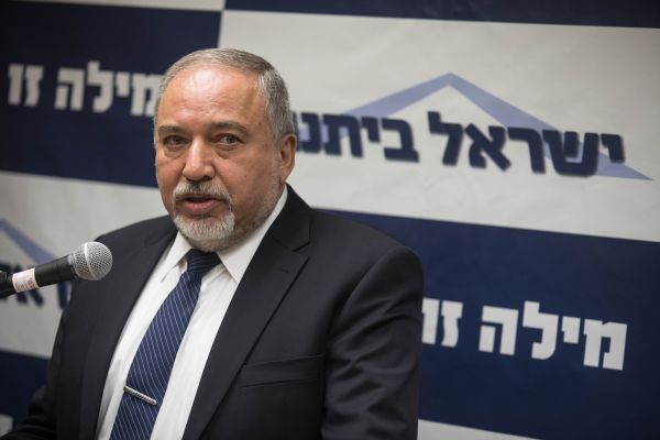 ליברמן מגיב לבנט: "מודה לכל השרים שתוקפים אותי"