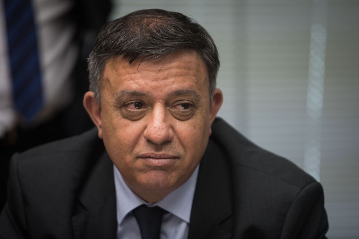 צרות בצרורות: מקורבת לגבאי נחקרה במשטרה