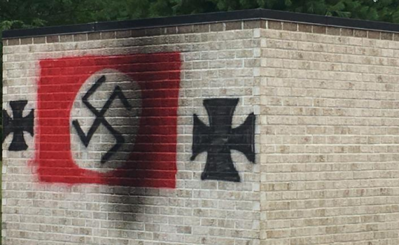 אנטישמיות בארה"ב: צלבי קרס רוססו על בית כנסת