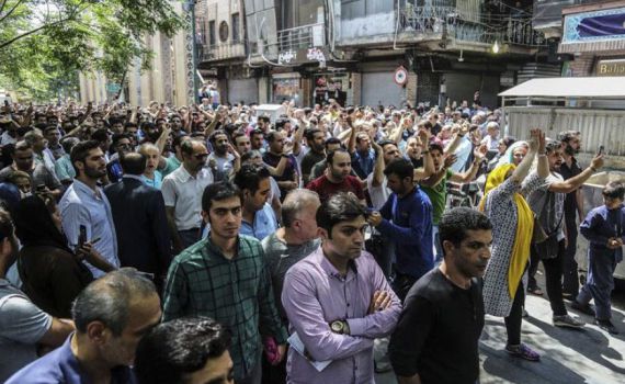 המחאה חוזרת: 4 הרוגים בהפגנות באיראן