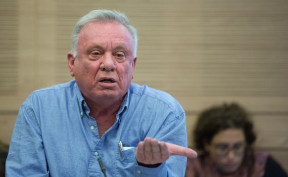 ברושי מחזיר אש: תובע דיבה את היו"ר אבי גבאי