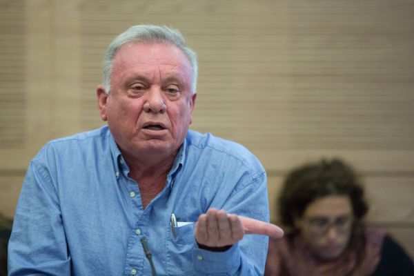 ברושי מחזיר אש: תובע דיבה את היו"ר אבי גבאי