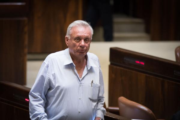 האולטימטום פג: ברושי הגיש תביעה נגד אבי גבאי