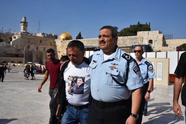 שנה עברה: לוח זיכרון הוצב בכותל לזכר השוטרים שנרצחו בהר הבית