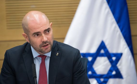 "למנוע מהשר לבטחון פנים להתערב בעבודת המשטרה"