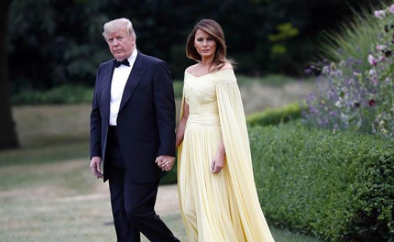 בגלל השמלה: מלניה הפכה את הנשיא טראמפ לבדיחה