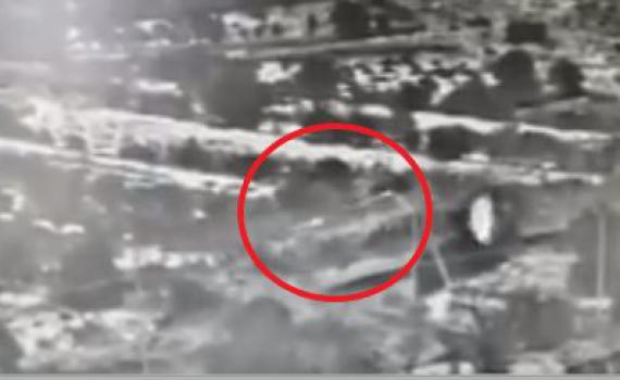 תיעוד: מחבלים משליכים עשרות בקבוקי תבערה