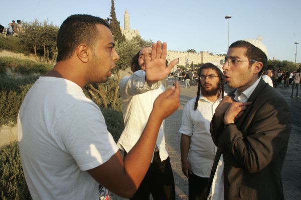 'הארץ' פתח קו חם להדתה; בן דהן תקף: "לא נתבייש"