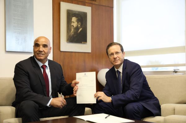 רשמית: בוז'י הרצוג התפטר ועובר לסוכנות היהודית