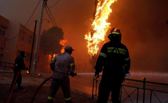 יוון עולה באש: 50 הרוגים בשריפות ענק באתונה