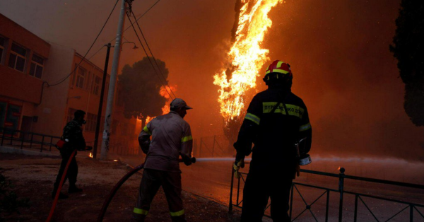 יוון עולה באש: 50 הרוגים בשריפות ענק באתונה