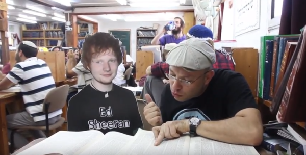 משעשע: להקת החתונות מגיירת את אד שירן •צפו