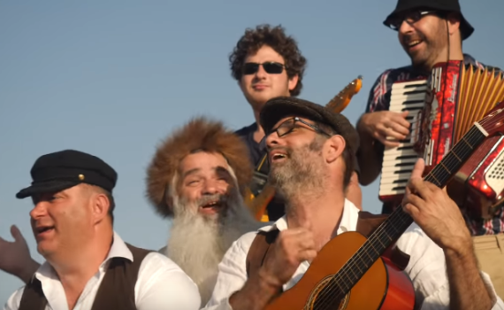 יוני גנוט משיק לראשונה ניגון ללא מילים • צפו בקליפ