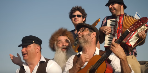 יוני גנוט משיק לראשונה ניגון ללא מילים • צפו בקליפ