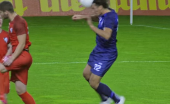 האם כדורגלנים סובלים מזעזוע מוח בגלל נגיחות? צפו