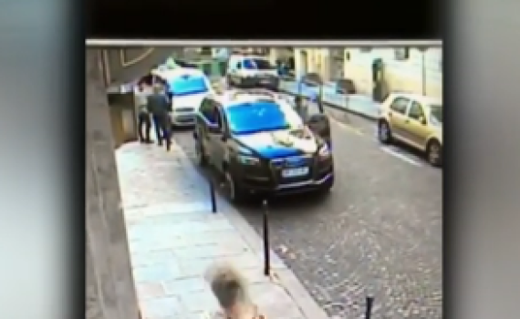 מביך: רכבו של נספח צה"ל נגנב לעיני המאבטח. צפו