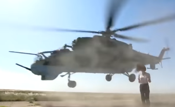 יואו: מסוק קרב כמעט ערף את ראשה של הכתבת. צפו