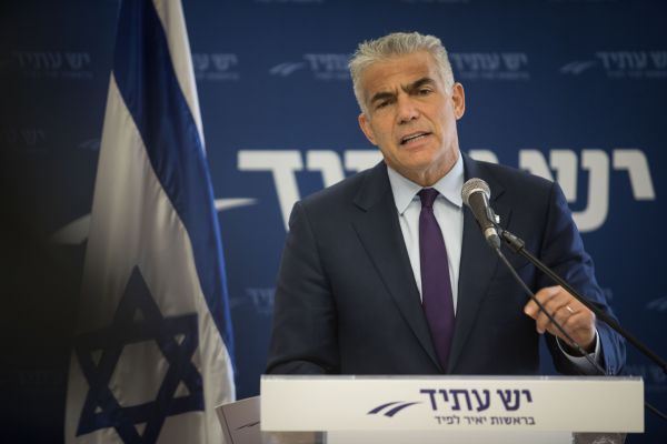 לפיד האשים את נתניהו: "רץ להדליף מהקבינט"