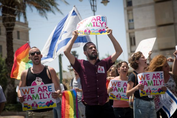 סקר: 58% ממצביעי הבית היהודי בעד מחאת הלהט"ב