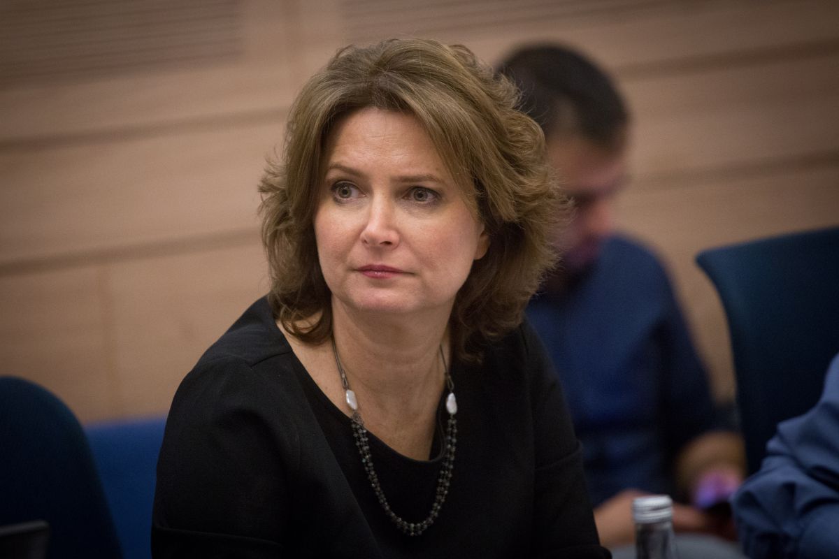 'נערות רבות לא יוצאות מהבית מחשש למבוכה'|צפו