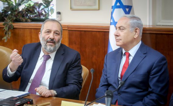 דרעי מפציר בנתניהו: לדון עם הרבנים הראשיים על מתווה הכותל