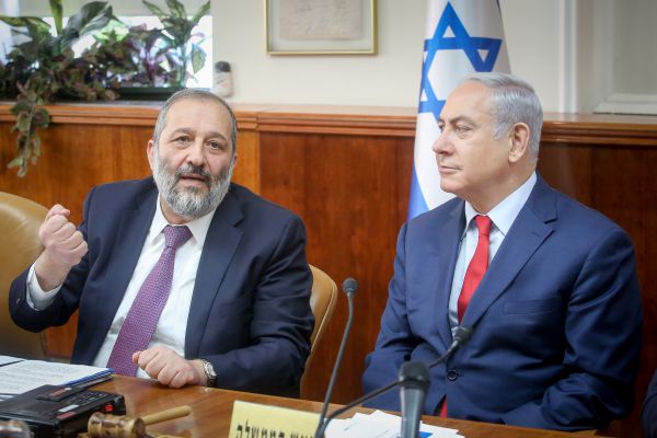 דרעי מפציר בנתניהו: לדון עם הרבנים הראשיים על מתווה הכותל