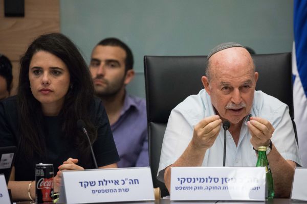 בבית היהודי מאיימים להצביע נגד חוק הלאום