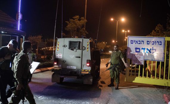 חשש חדירה ליישוב אדם; התושבים מסתגרים בבתים