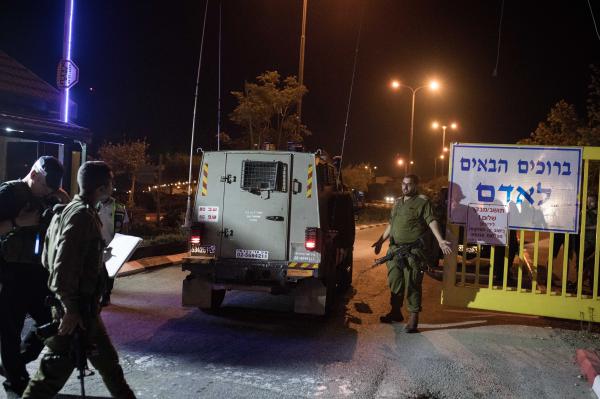 חשש חדירה ליישוב אדם; התושבים מסתגרים בבתים