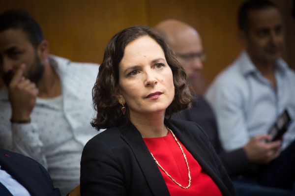 אחרי התמיכה: מי ישלם את החובות של רחל עזריה?