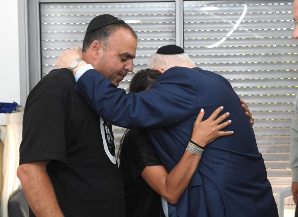הנשיא ניחם את משפחת הלוחם: "הילד שלכם הגן על כולנו"