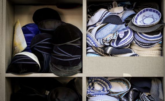 אחת ולתמיד: למה יהודים דתיים חובשים כיפה? צפו