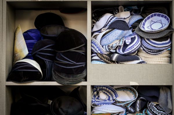 אחת ולתמיד: למה יהודים דתיים חובשים כיפה? צפו