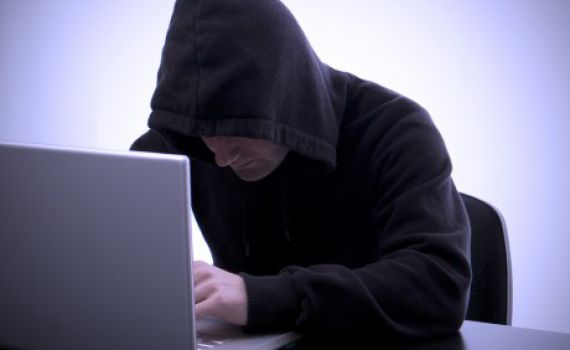 עובד חברת סייבר גנב תוכנת ריגול וניסה למכור אותה