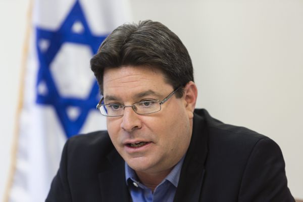 אקוניס סירב למנות מדענית: 'בגלל סרבנות'