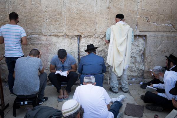 הלכות וזמני תשעה באב שחל במוצ"ש – לכל העדות