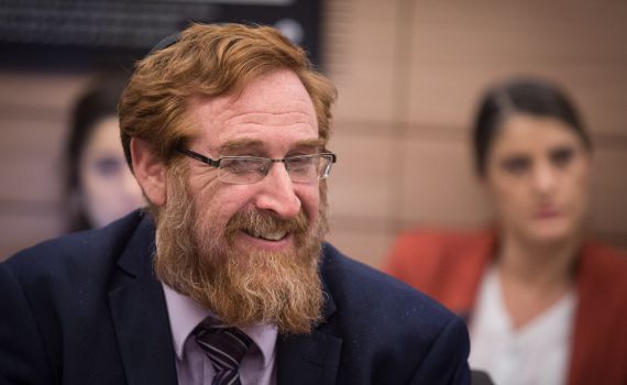 יהודה גליק תובע מערבי מאות אלפי שקלים