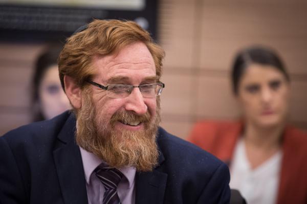 יהודה גליק תובע מערבי מאות אלפי שקלים