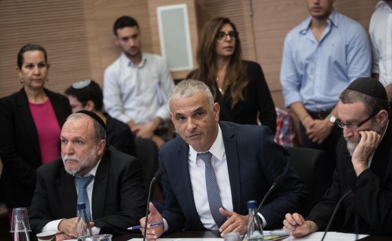 באופוזיציה לועגים לזיגזג: "בוקר טוב לשר כחלון"