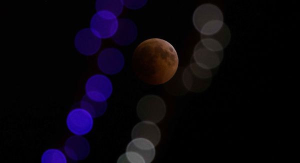 למקרה שפספסתם: ליקוי הירח הנדיר של המאה• צפו