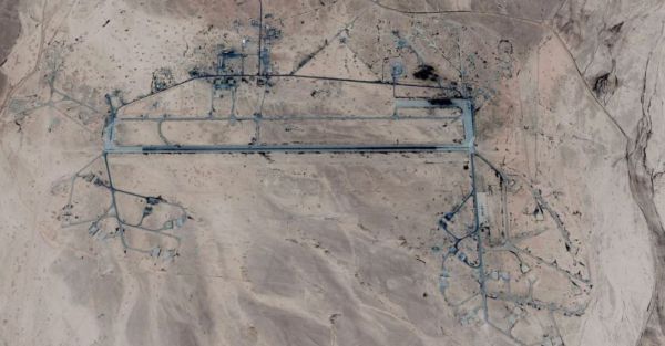 דיווח: הרוגים איראנים בתקיפת בסיס אווירי בסוריה