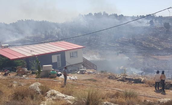 שריפת ענק בגוש עציון: תושבי בת עין פונו מבתיהם